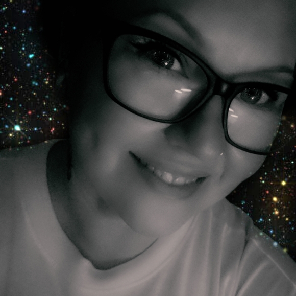 Meet your Posher, Alyssa - Picture 5 of 7